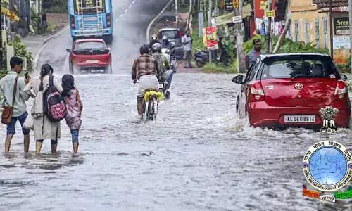రాష్ట్రంలో దంచికొడుతోన్న వర్షాలు.. ఆ జిల్లాల్లో రెడ్ అలర్ట్ జారీ