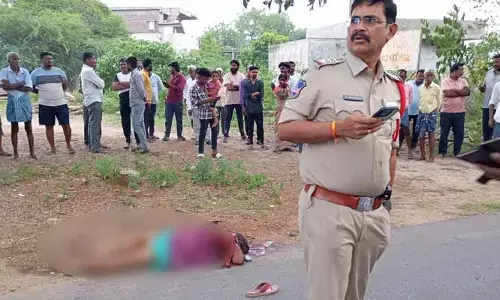 పోలీస్ స్టేషన్ కు కూతవేటు దూరంలో దారుణ హత్య