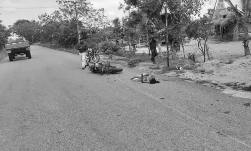 రెండు బైకులు ఢీ.. మహిళా మృతి