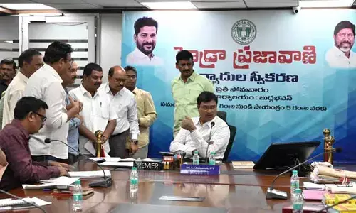 పాత లే ఔట్‌లే ల‌క్ష్యంగా క‌బ్జాగిరి