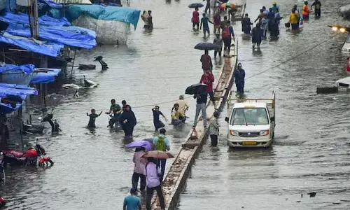 ముంబైని ముంచెత్తిన భారీ వర్షాలు.. 107 ఏళ్ల రికార్డు బద్దలు