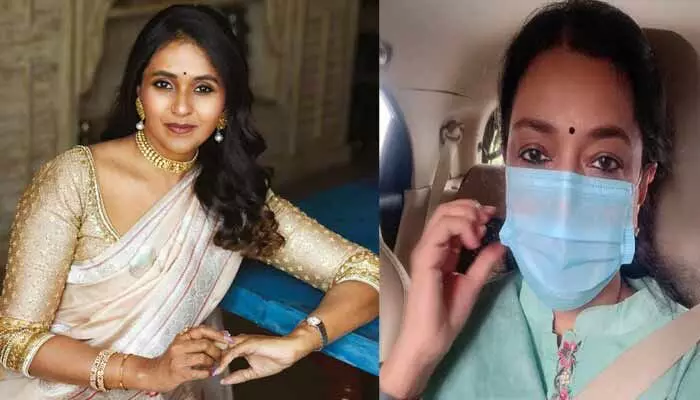 టాలీవుడ్ స్టార్ సింగర్ ఇంట్లో కరోనా కలకలం.. వైరస్ లక్షణాలు రివీల్ చేస్తూ షాకింగ్ ట్వీట్ టాలీవుడ్ స్టార్ సింగర్ ఇంట్లో కరోనా కలకలం.. వైరస్ లక్షణాలు రివీల్ చేస్తూ షాకింగ్ ట్వీట్
