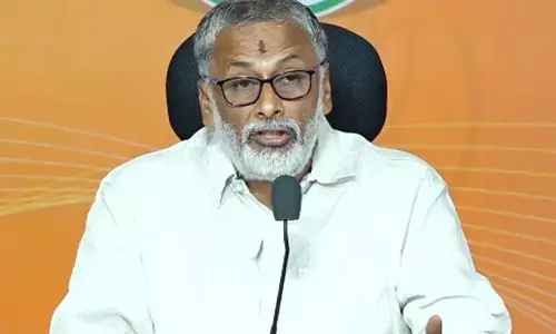 T BJP:కేసీఆర్ ఫ్యామిలీలో  త్వరలోనే  మరో సంచలనం.. బీజేపీ మాజీ ఎమ్మెల్యే హాట్ కామెంట్స్