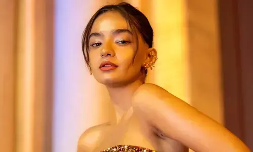 Anushka Sen : హాట్ అందాలతో మతి పోగొడుతున్న అనుష్క సేన్