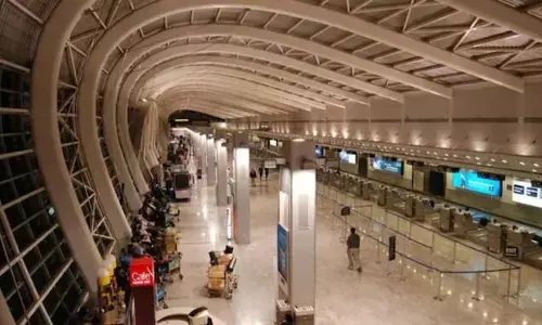 Mumbai airport: ముంబై ఎయిర్ పోర్టుకు మరోసారి బెదిరింపులు.. వారంలో ఇది రెండోసారి