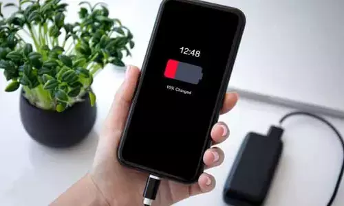 Cell Phone Tips : మీ ఫోన్‌లో చార్జింగ్ త్వరగా అయితపోతోందా..? కారణం ఇదే కావచ్చు..!