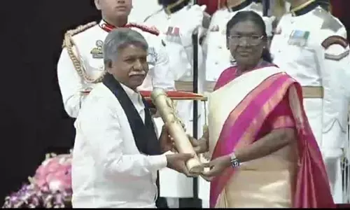 Padma Awards : రాష్ట్రపతి భవన్‌లో పద్మ అవార్డుల ప్రదానోత్సవం.. పద్మశ్రీ అందుకున్న మందకృష్ణ మాదిగ