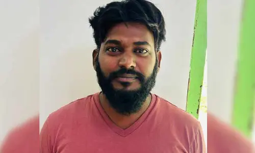 కోర్టు ఆవరణ నుండి రిమాండ్ ఖైదీ పరార్