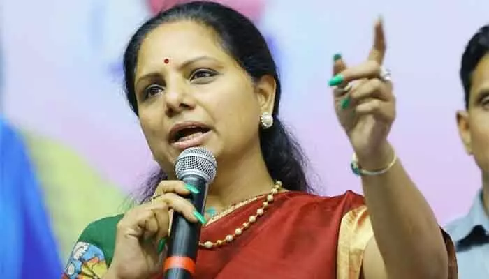 Hot News: కవిత వేరు కుంపటి..? కోడైకూస్తున్న సోషల్ మీడియా Hot News: కవిత వేరు కుంపటి..? కోడైకూస్తున్న సోషల్ మీడియా