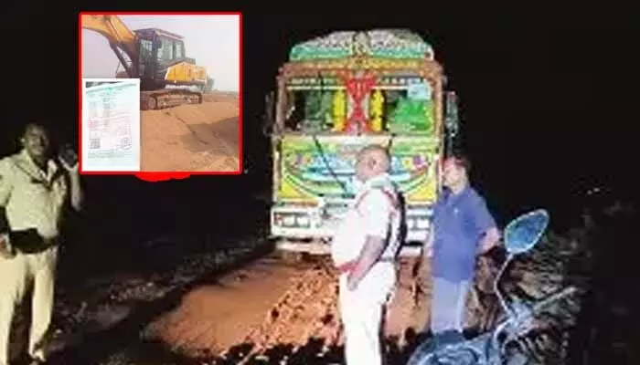 అక్రమ ఇసుక రవాణాకు అధికారుల అండదండలు.. అడ్డగోలుగా దందా అక్రమ ఇసుక రవాణాకు అధికారుల అండదండలు.. అడ్డగోలుగా దందా
