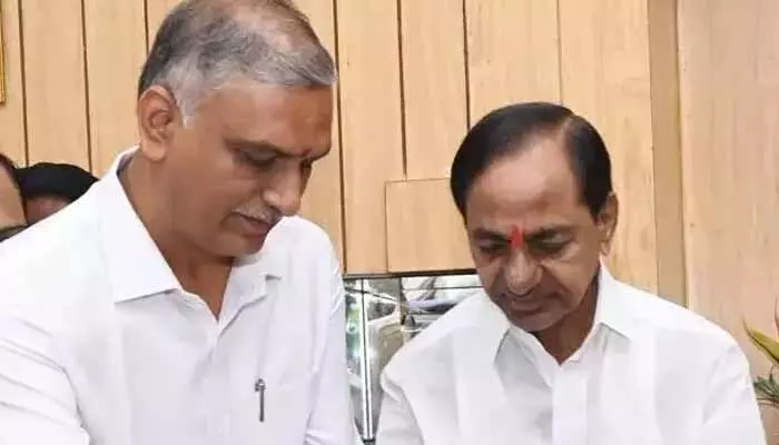 మరోసారి కేసీఆర్ను కలిసిన హరీశ్రావు.. నోటీసులపై కీలక చర్చ మరోసారి కేసీఆర్ను కలిసిన హరీశ్రావు.. నోటీసులపై కీలక చర్చ