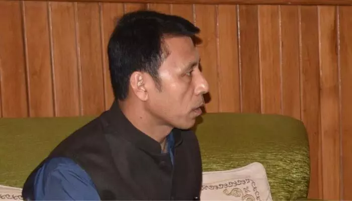 Manipur: మణిపూర్లో కొత్త ప్రభుత్వం.. సీఎం రేసులో ఐదుగురు నేతలు ! Manipur: మణిపూర్లో కొత్త ప్రభుత్వం.. సీఎం రేసులో ఐదుగురు నేతలు !