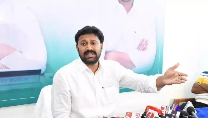 కూటమి నేతల్లారా రోజులు లెక్కపెట్టుకోండి.. ఎంపీ వైఎస్ అవినాష్ రెడ్డి వార్నింగ్ కూటమి నేతల్లారా రోజులు లెక్కపెట్టుకోండి.. ఎంపీ వైఎస్ అవినాష్ రెడ్డి వార్నింగ్
