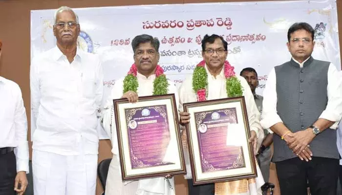 నిజాం పాలనకు వ్యతిరేకంగా పోరాడి ధీరుడు సురవరం ప్రతాప రెడ్డి : మంత్రి శ్రీధర్ బాబు నిజాం పాలనకు వ్యతిరేకంగా పోరాడి ధీరుడు సురవరం ప్రతాప రెడ్డి : మంత్రి శ్రీధర్ బాబు