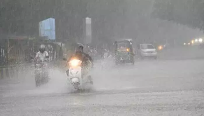 నేడు, రేపు తేలికపాటి నుంచి మోస్తరు వర్షాలు నేడు, రేపు తేలికపాటి నుంచి మోస్తరు వర్షాలు