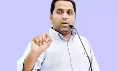 రాజ్‌ కెసిరెడ్డి వాంగ్మూలం నమోదు చేసుకున్న ఇద్దరు ఈడీ అధికారులు
