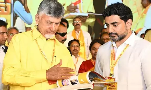 Nara Lokesh: నాన్నకు ప్రేమతో.. యువగళం పుస్తకాన్ని అందజేసిన లోకేష్