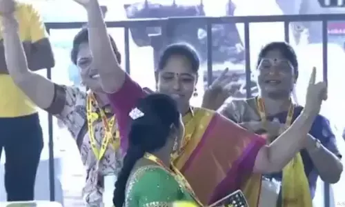 ఓ బాబు నువ్వే కావాలి..చంద్రబాబు నువ్వే కావాలి అంటూ మహానాడులో కార్యకర్తల స్టెప్పులు