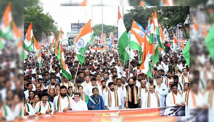 Jai Hind Rally : ప్రారంభం అయిన భారీ జైహింద్ ర్యాలీ.. పాల్గొన్న సీఎం రేవంత్ రెడ్డి Jai Hind Rally : ప్రారంభం అయిన భారీ జైహింద్ ర్యాలీ.. పాల్గొన్న సీఎం రేవంత్ రెడ్డి