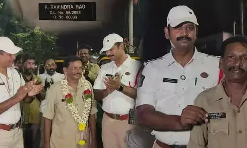 ఆటో డ్రైవర్‌కు ట్రాఫిక్ పోలీసులు ఫిదా.. ఎందుకంటే?
