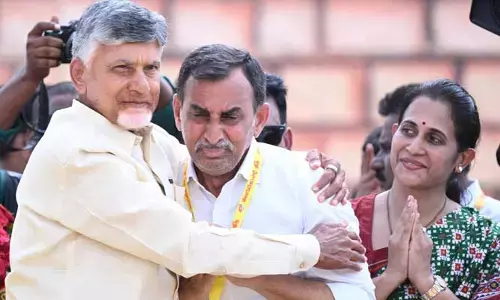 Tdp Mahanadu: నిండు బహిరంగ సభలో ఎమ్మెల్యే భర్త తీవ్ర భావోద్వేగం .. ఓదార్చిన సీఎం చంద్రబాబు