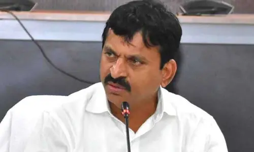 నష్టం జ‌రిగాక కాదు.. జ‌ర‌గ‌క‌ముందే స్పందించాలి: అధికారులకు మంత్రి పొంగులేటి ఆదేశం