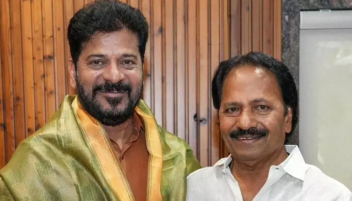 సీఎం రేవంత్ రెడ్డిని కలిసిన హరిహర వీరమల్లు నిర్మాత సీఎం రేవంత్ రెడ్డిని కలిసిన హరిహర వీరమల్లు నిర్మాత