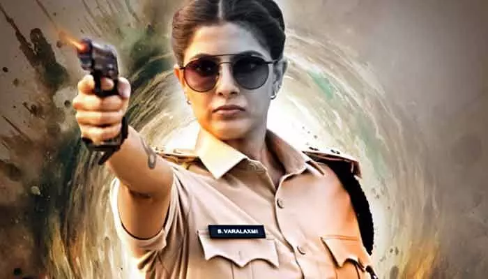 Varalakshmi Sarath Kumar: హారర్ థ్రిల్లర్ బ్యాక్డ్రాప్లో సరికొత్త సినిమా.. ఆకట్టుకుంటోన్న వరలక్ష్మి శరత్ కుమార్ లుక్ Varalakshmi Sarath Kumar: హారర్ థ్రిల్లర్ బ్యాక్డ్రాప్లో సరికొత్త సినిమా.. ఆకట్టుకుంటోన్న వరలక్ష్మి శరత్ కుమార్ లుక్