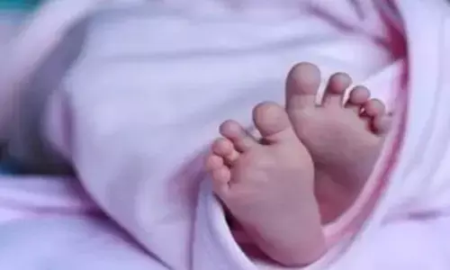 అమానవీయ ఘటన.. మురికి కాలువలో కవల పసికందుల మృతదేహాలు