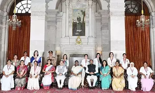 15 మంది నర్సులకు ‘ఫ్లోరెన్స్ నైటింగేల్’ అవార్డులు అందించిన ప్రెసిడెంట్ ముర్ము