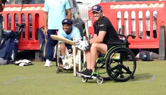 AB de Villiers: మిస్టర్ 360 గొప్ప మనసు.. వీల్చైర్ క్రికెట్ ఆడిన ఏబీ డివిలియర్స్ వీడియో వైరల్ AB de Villiers: మిస్టర్ 360 గొప్ప మనసు.. వీల్చైర్ క్రికెట్ ఆడిన ఏబీ డివిలియర్స్ వీడియో వైరల్