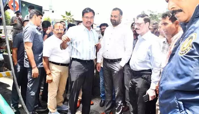 నాలాల్లో వరద నీరు సాఫీగా వెళ్లాలి.. హైడ్రా కమిషనర్ రంగనాథ్ నాలాల్లో వరద నీరు సాఫీగా వెళ్లాలి.. హైడ్రా కమిషనర్ రంగనాథ్