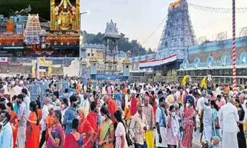 Video:తిరుమలలో అర్ధరాత్రి భక్తుల ఆందోళన..  కారణం ఏంటంటే?