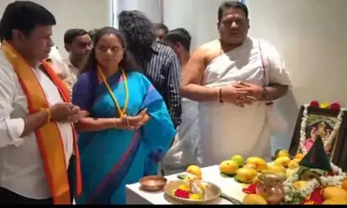 Kavitha: కవిత కొత్త ఆఫీసు స్టార్ట్.. భర్తతో కలిసి ప్రత్యేక పూజలు