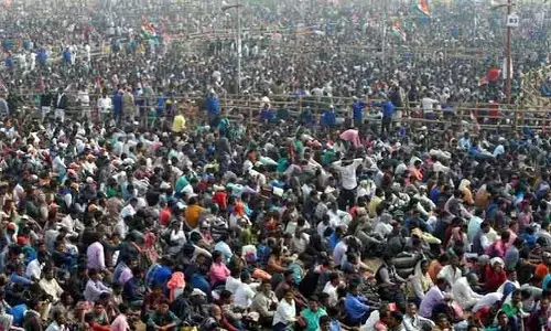 పార్టీలు సభ జరపడంలో ఇప్పటికీ పాత పద్దతులేనా? సాంకేతికతను వినియోగించుకోలేరా?