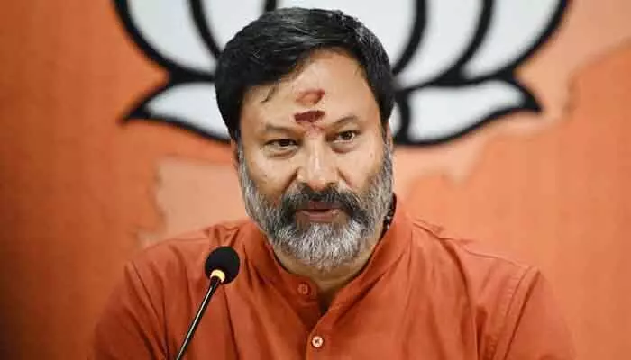 తిరుమలపై అసత్య ప్రచారం చేస్తున్నారు.. వైసీపీపై భానుప్రకాశ్ సంచలన ఆరోపణలు తిరుమలపై అసత్య ప్రచారం చేస్తున్నారు.. వైసీపీపై భానుప్రకాశ్ సంచలన ఆరోపణలు