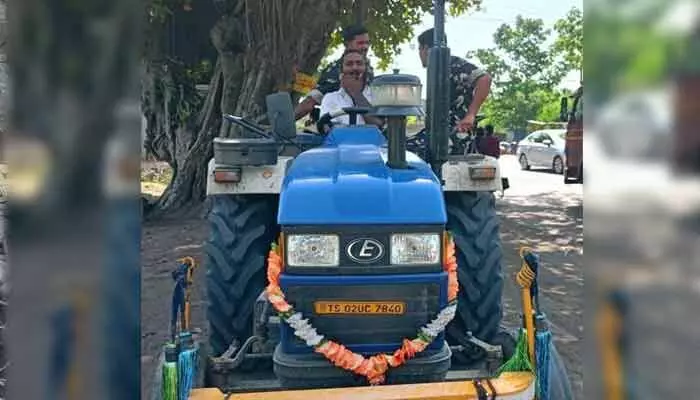 అక్రమంగా ఇసుక తరలిస్తున్న వ్యక్తి పై కేసు నమోదు అక్రమంగా ఇసుక తరలిస్తున్న వ్యక్తి పై కేసు నమోదు