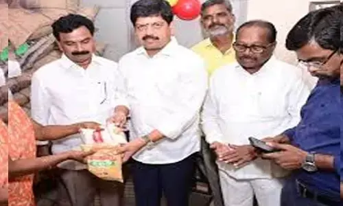 ‘రేషన్ డీలర్లకు ఉపాధి కల్పిస్తున్నాం’.. మంత్రి కీలక వ్యాఖ్యలు