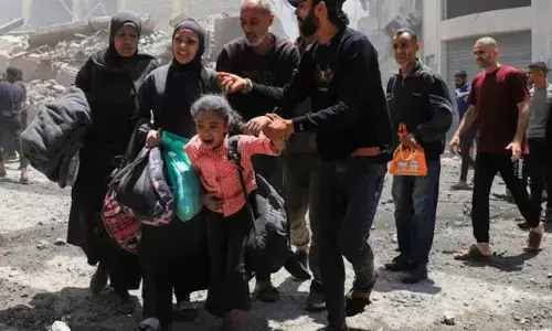 Bloodshed in Gaza: గాజాలో రక్తపాతం.. ఇజ్రాయెల్ దాడుల్లో 26 మంది మృతి