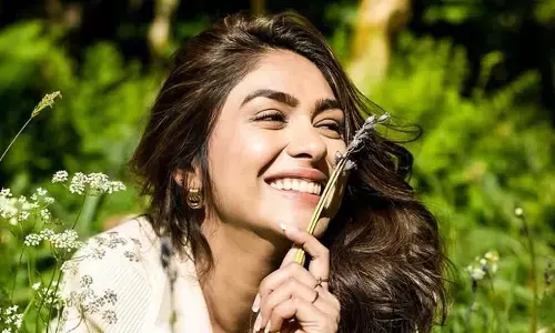 పచ్చని ప్రకృతి నడుమ చిరునవ్వులు చిందిస్తోన్న బ్యూటిపుల్ నటి.. హృదయానికి హత్తుకునే పిక్స్ వైరల్