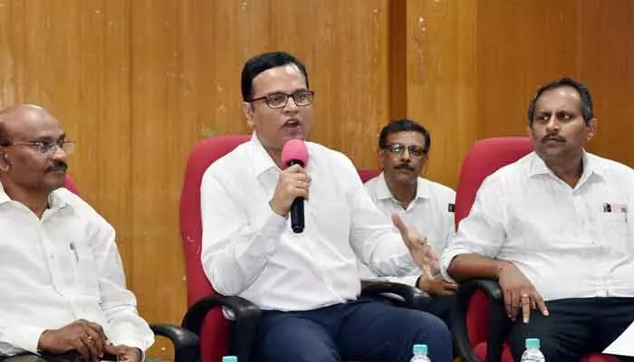 మొంథా తుఫాన్ నష్టాలపై సమగ్ర నివేదిక సమర్పించండి: కలెక్టర్లకు సీఎస్ ఆదేశాలు మొంథా తుఫాన్ నష్టాలపై సమగ్ర నివేదిక సమర్పించండి: కలెక్టర్లకు సీఎస్ ఆదేశాలు