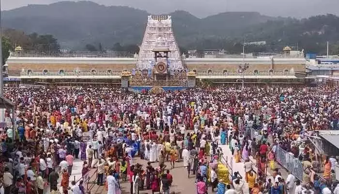 Tirumala News:పెరిగిన భక్తుల రద్దీ.. శ్రీవారి దర్శనానికి సమయం ఎంతంటే? Tirumala News:పెరిగిన భక్తుల రద్దీ.. శ్రీవారి దర్శనానికి సమయం ఎంతంటే?