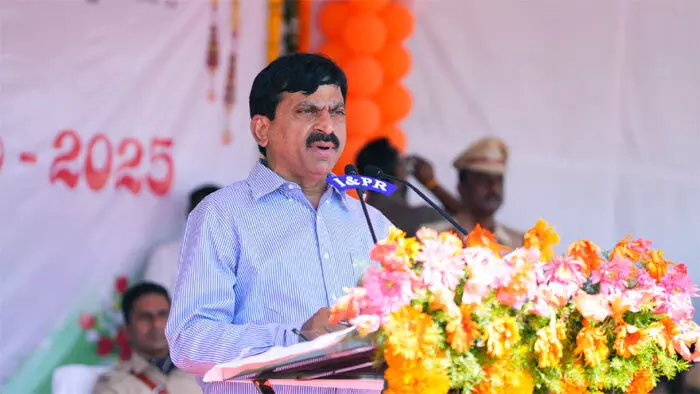 Minister Ponguleti Srinivas Reddy : మనుషులకు ఆధార్.. భూములకు భూధార్ : మంత్రి పొంగులేటి Minister Ponguleti Srinivas Reddy : మనుషులకు ఆధార్.. భూములకు భూధార్ : మంత్రి పొంగులేటి