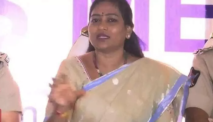 రాష్ట్రంలో జిమ్ ఉన్న ఏకైక పోలీస్ స్టేషన్ ఇదే: Home Minister Anitha రాష్ట్రంలో జిమ్ ఉన్న ఏకైక పోలీస్ స్టేషన్ ఇదే: Home Minister Anitha