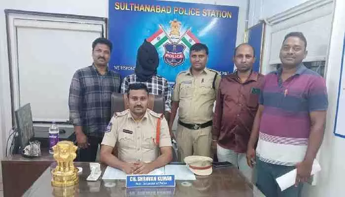 పేకాట వ్యసనంతో అప్పుల ఊబిలో కూరుకుపోయి దొంగగా మారిన డిగ్రీ విద్యార్థి పేకాట వ్యసనంతో అప్పుల ఊబిలో కూరుకుపోయి దొంగగా మారిన డిగ్రీ విద్యార్థి