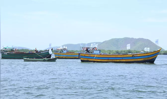 Boat Marathon : బెజవాడలో.. బోట్ మారథాన్ Boat Marathon : బెజవాడలో.. బోట్ మారథాన్