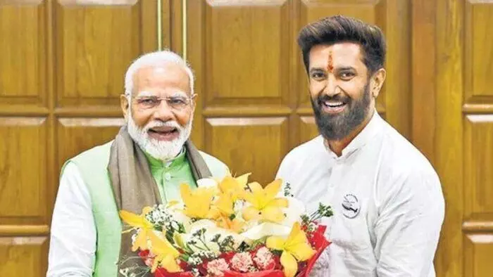 Chirag Paswan: బిహార్ రాజకీయాలపై చిరాగ్ పాశ్వాన్ ఆసక్తికర వ్యాఖ్యలు Chirag Paswan: బిహార్ రాజకీయాలపై చిరాగ్ పాశ్వాన్ ఆసక్తికర వ్యాఖ్యలు