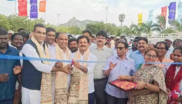 చేనేతకు ప్రోత్సాహం..శిల్పారామం ఆవిష్కరణతో ఉత్సాహం చేనేతకు ప్రోత్సాహం..శిల్పారామం ఆవిష్కరణతో ఉత్సాహం