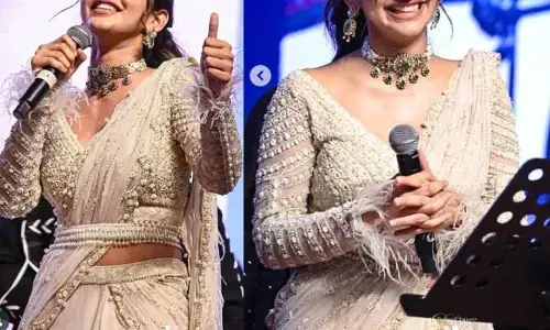 అది వాయిస్ ఆ వోడ్కా నా.. అలా ఎక్కుతుంది మత్తు.. యంగ్ బ్యూటీ సింగింగ్‌కి ఫిదా అవుతున్న నెటిజన్స్