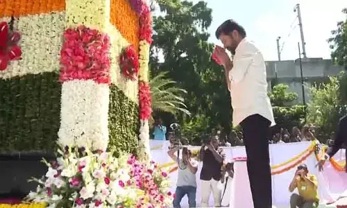 అట్టహాసంగా రాష్ట్ర ఆవిర్భావ దినోత్సవం.. అమరవీరుల స్థూపం వద్ద సీఎం రేవంత్‌ నివాళి